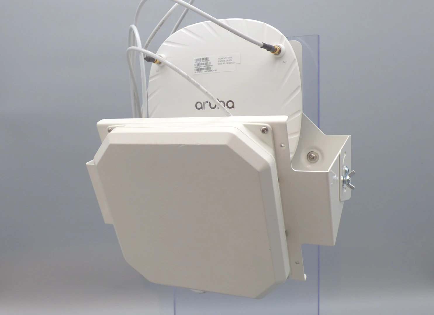 Combined mount for Aruba Access Points and Patch Antenna Combined mount for Aruba Access Points and Patch Antenna